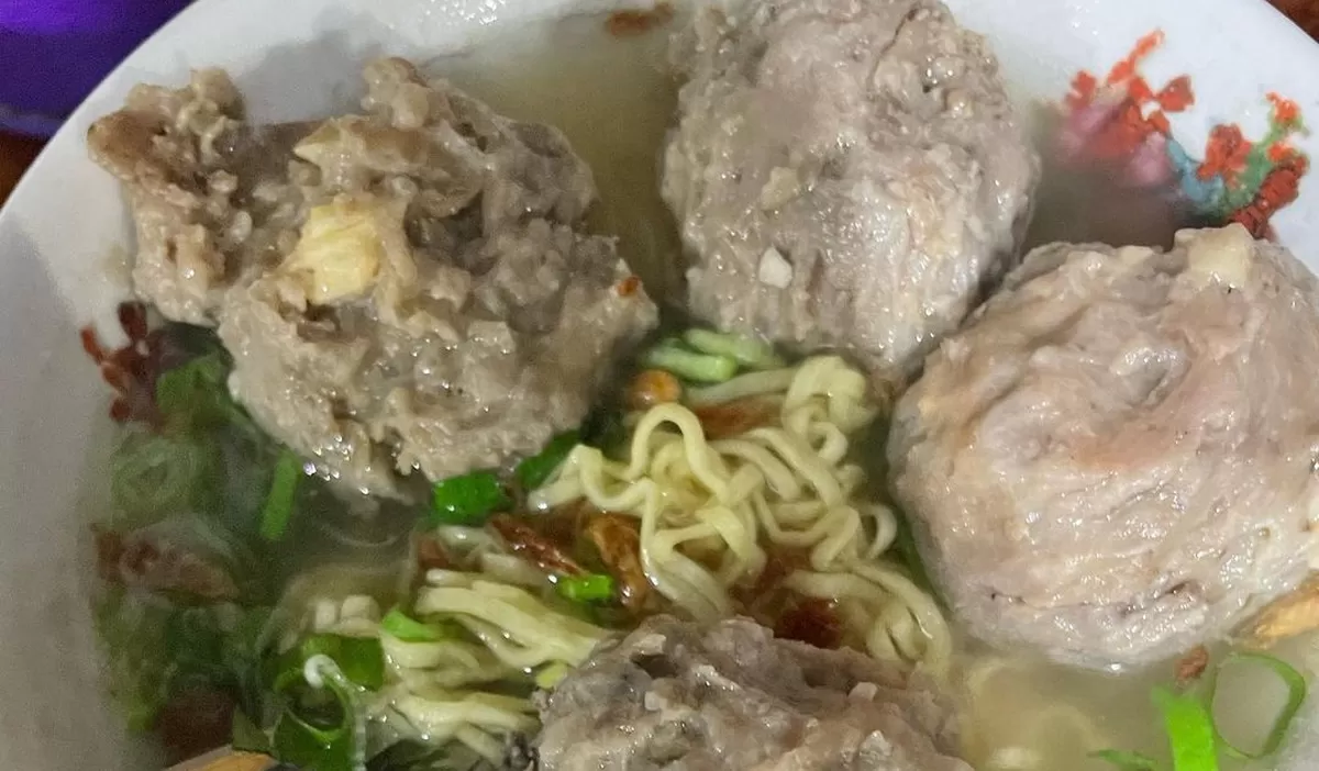 Bakso Urat Legendaris yang Menggoda Lidah di Jalan Tidar